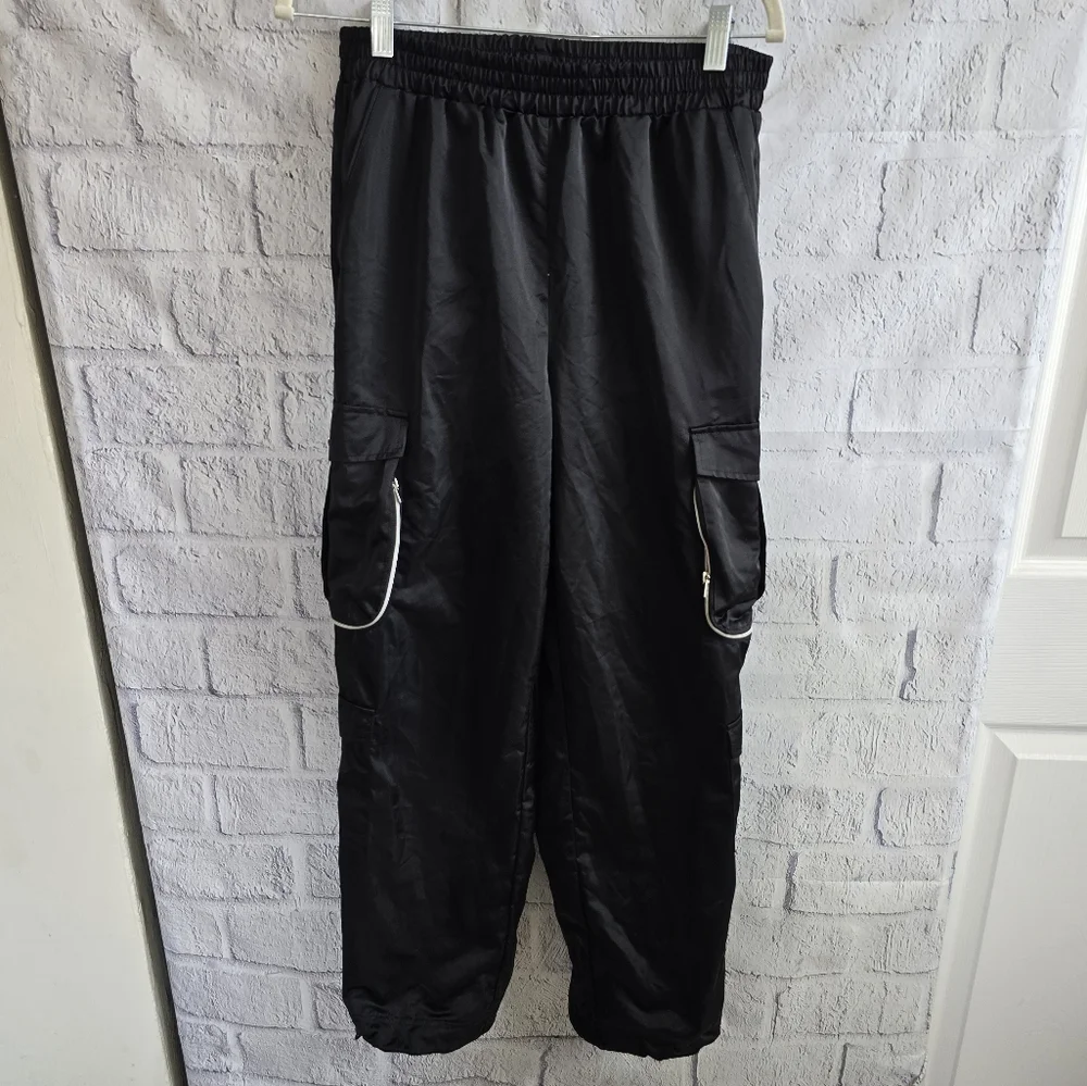 Forever 21 Black High Waisted Cargo Sweatpants Medium